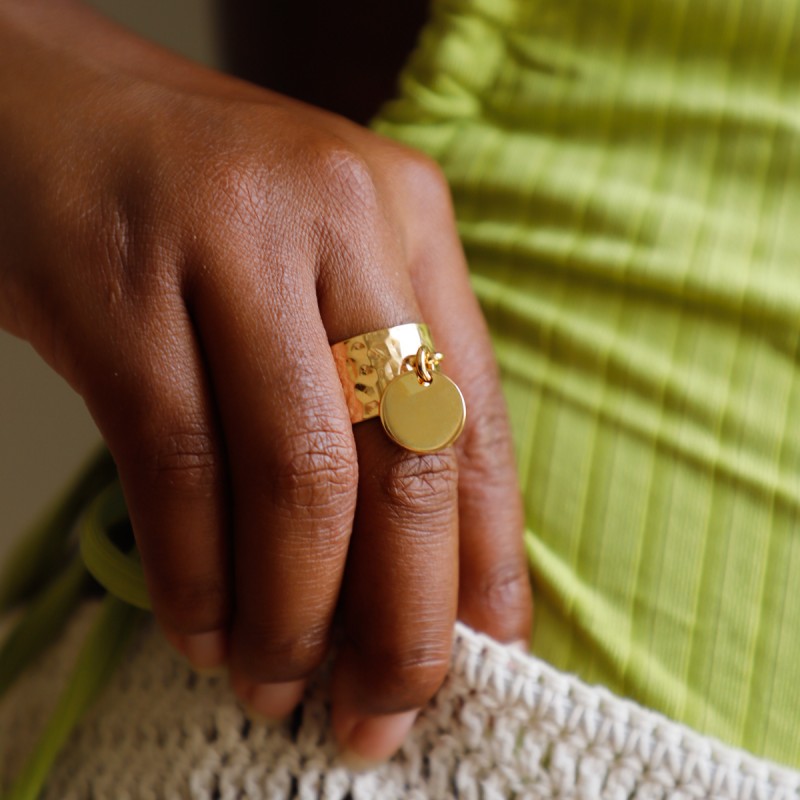Bague martelée réglable et son médaillon or personnalisable